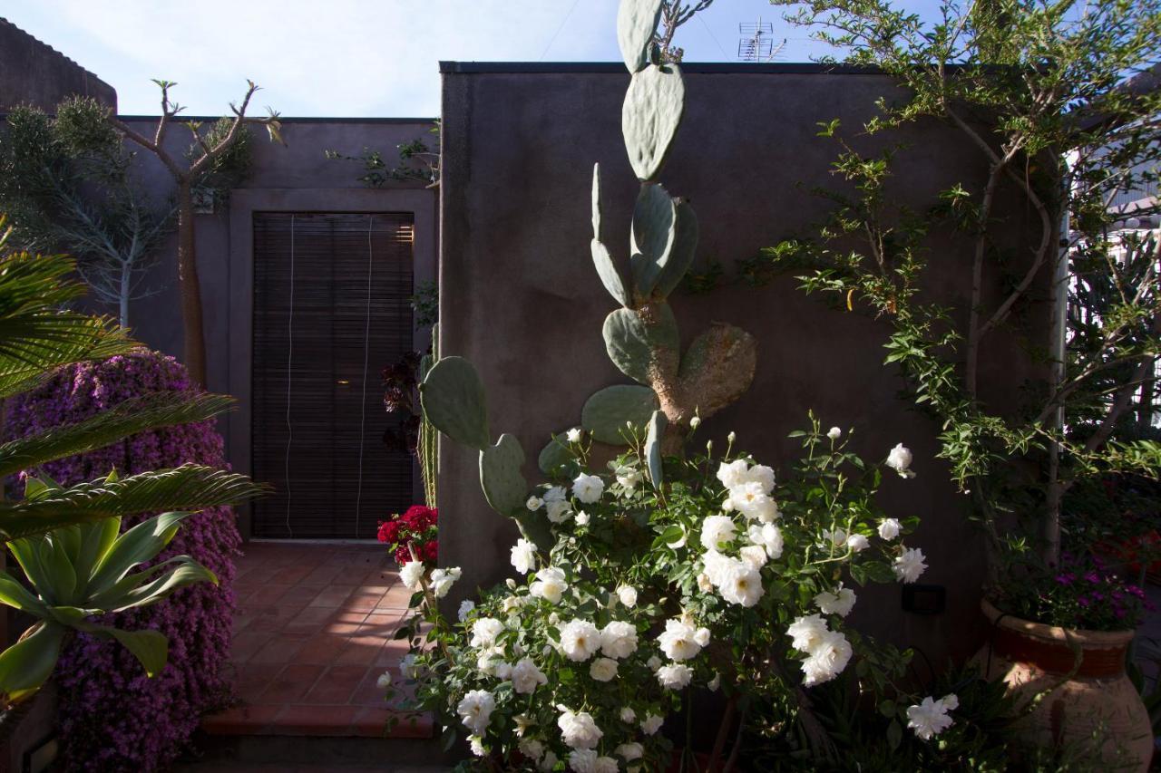Tre Vie Apartment Con Terrazzo Giardino Pensile CTA Exterior photo